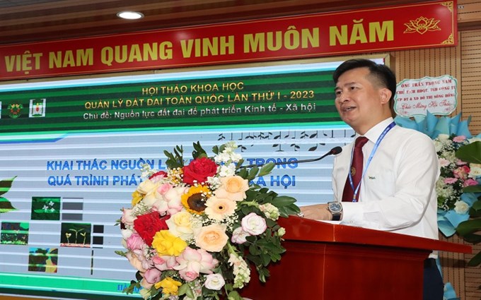 PGS.TS Trần Trọng Phương, Trưởng Khoa TN&MT, Học Viện Nông nghiệp Việt Nam trình bày tham luận