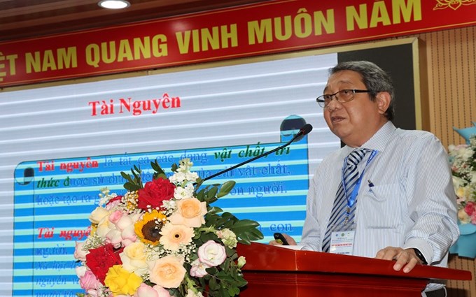 GS.TS Võ Quang Minh (Đại học Cần Thơ) phát biểu tham luận tại Hội thảo