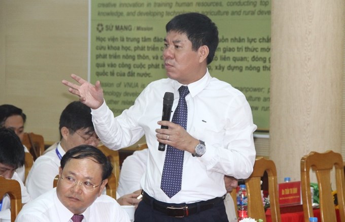 PGS.TS Huỳnh Văn Chương trao đổi tại Hội thảo.