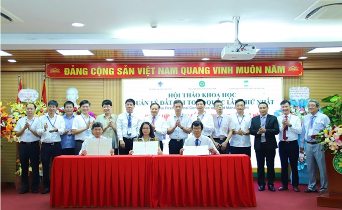 Lãnh đạo Học viện Nông nghiệp Việt Nam, Trường Đại học Nông Lâm - Đại học Huế, Trường Đại học Cần Thơ đã ký bản ghi nhớ phối hợp trong đào tạo, nghiên cứu khoa học và các hoạt động lĩnh vực Quản lý đất đai, Tài nguyên và Môi trường.