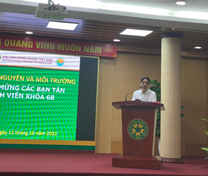 PGS.TS. Trần Quốc Vinh – Phó trưởng Khoa phát biểu tại buổi gặp mặt