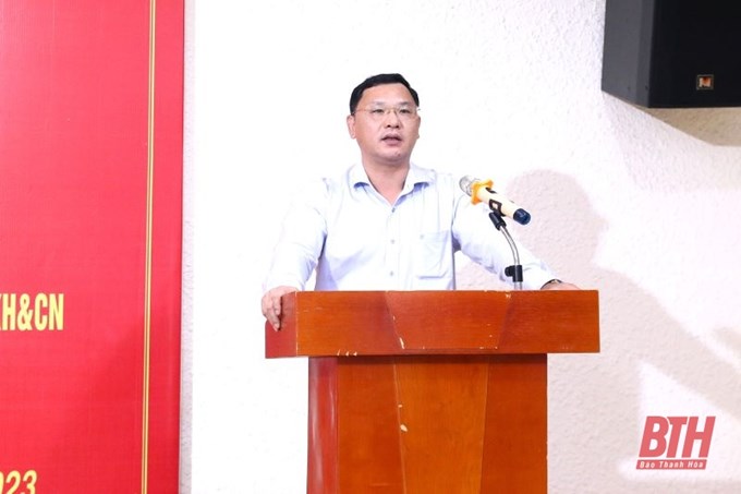 Đại diện lãnh đạo huyện Thọ Xuân tham luận tại hội thảo.