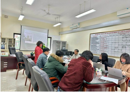 PGS.TS. Nguyễn Quang Học, trưởng nhóm NCM, chủ trì buổi Seminar