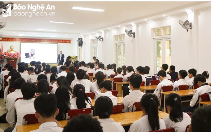 Toàn cảnh hội thảo “Hành trình khởi nghiệp từ trung học phổ thông” tại Nghệ An. Ảnh: Thanh Phúc