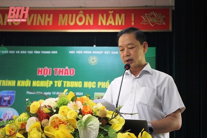 Ông Tạ Hồng Lựu, Phó Giám đốc Sở GD&ĐT Thanh Hóa phát biểu tại hội thảo.