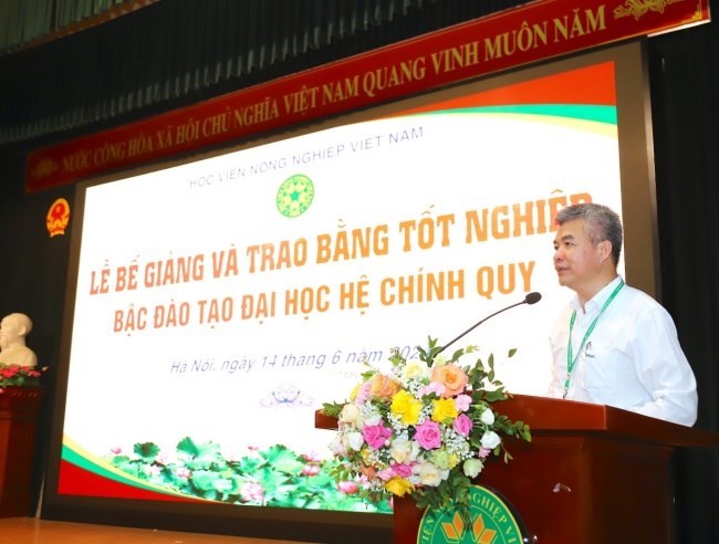 GS.TS.NGƯT. Phạm Văn Cường - Phó Bí thư Đảng uỷ, Phó Giám đốc Học viện phát biểu tại buổi Lễ