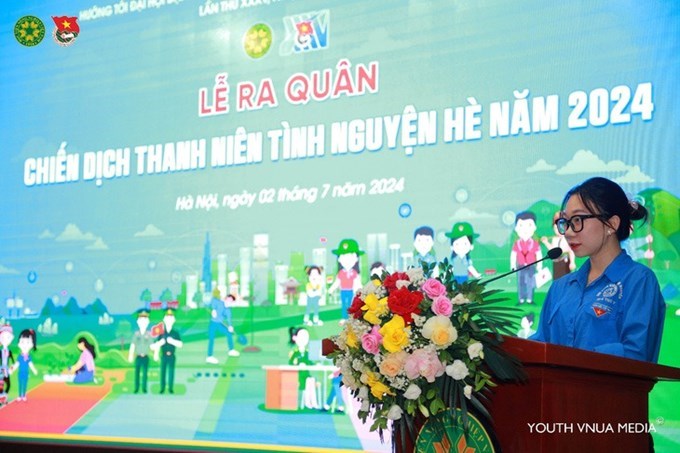  Bạn Lê Hương Mai, tình nguyện viên tham gia Chiến dịch Thanh niên tình nguyện hè năm 2024, phát biểu hưởng ứng tại Lễ ra quân