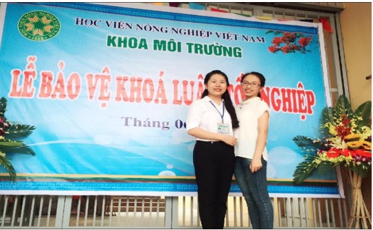 Hải Yến trong ngày bảo vệ khóa luận tốt nghiệp ngành Khoa học Môi trường