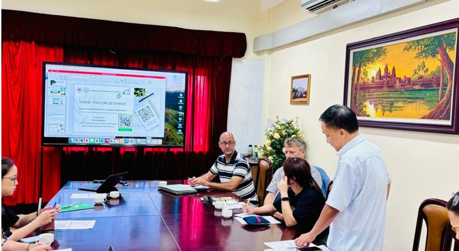 PGS.TS. Nguyễn Thanh Lâm trình bày tại seminar