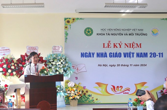 PGS.TS. Trần Trọng Phương đọc diễn văn kỷ niệm ngày nhà giáo Việt Nam