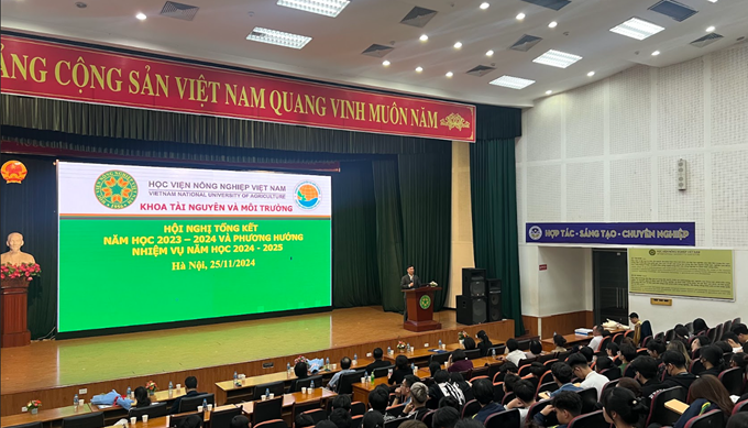 PGS.TS. Trần Trọng Phương phát động phong trào học tập và nghiên cứu khoa học năm học 2024-2025.