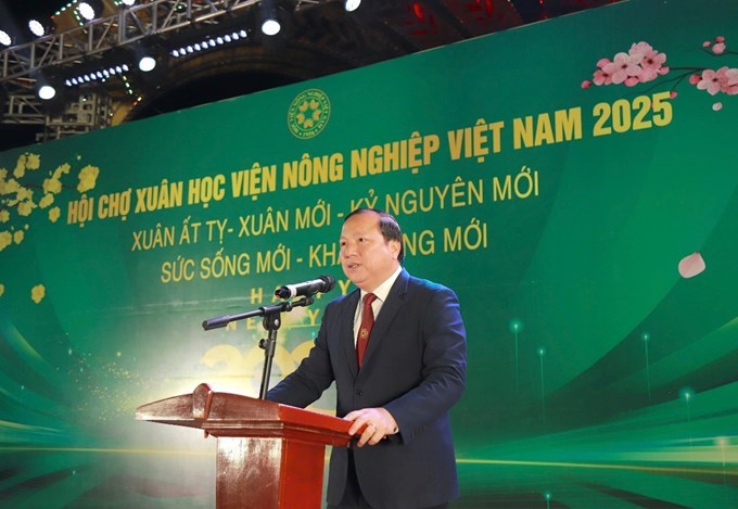 PGS.TS. Vũ Ngọc Huyên - Phó Bí thư Thường trực Đảng ủy, Phó Chủ tịch phụ trách Hội đồng Học viện, Phó Giám đốc Học viện phát biểu khai mạc chương trình