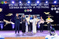 Bùng nổ đại nhạc hội FONRE - Breakthrough to Success 2025 chào tân sinh viên K69 khoa Tài nguyên và Môi trường