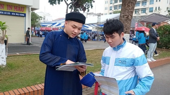 Học sinh rất hào hứng tiếp nhận thông tin.