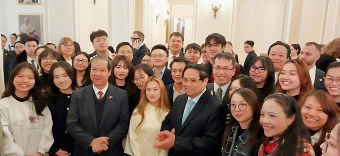 Vinh dự gặp Thủ tướng Phạm Minh Chính trong chuyến công tác của ông tại Ba Lan