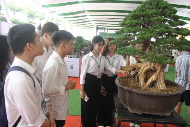 Ngành đào tạo Công nghệ Rau Hoa Quả và Cảnh quan được Học viện Nông nghiệp Việt Nam mở từ năm 2007.