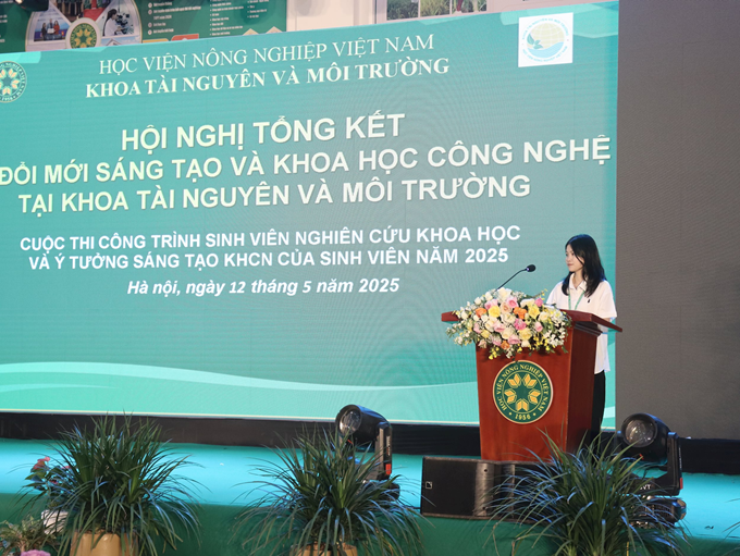 SV. Đặng Thị Lệ trình bày Nghiên cứu Đánh giá tiềm năng du lịch nông nghiệp gắn với thế mạnh địa phương tại huyện Bảo Lạc, tỉnh Cao Bằng