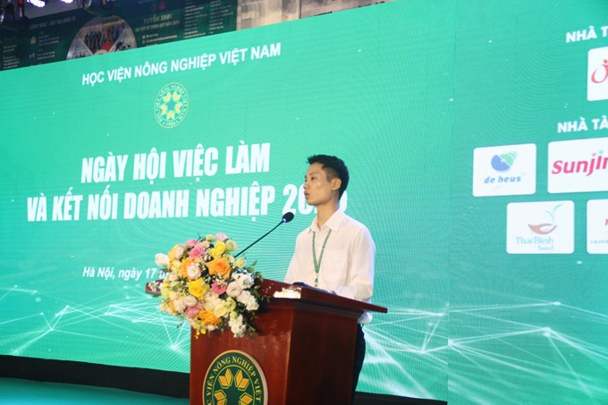 Sinh viên Nguyễn Thành Uy chia sẻ tại Ngày hội.