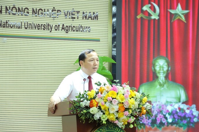 Đồng chí Vũ Ngọc Huyên - Phó Bí thư Thường trực Đảng ủy, Phó Chủ tịch phụ trách Hội đồng Học viện, Phó Giám đốc Học viện phát biểu tại buổi Lễ