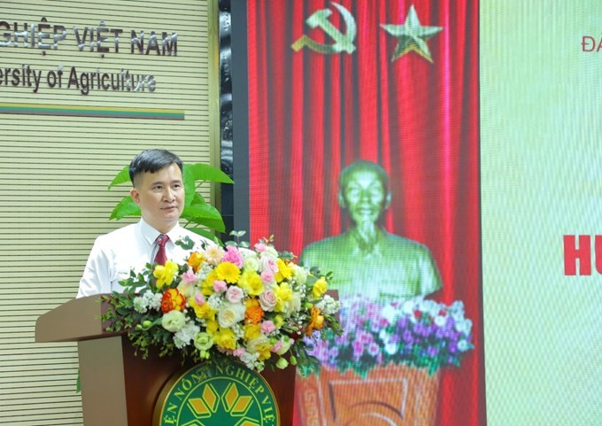 Đồng chí Trần Trọng Phương chia sẻ cảm nghĩ khi được nhận Huy hiệu Đảng