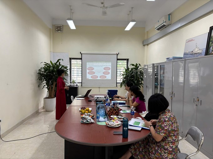 Sinh viên trình bày khóa luận
