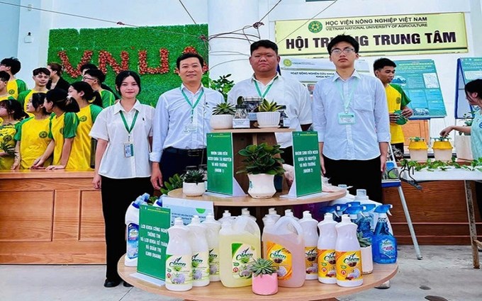 Khoa Tài nguyên và Môi trường, Học viện Nông nghiệp Việt Nam đã nghiên cứu và tạo ra nhiều sản phẩm an toàn, bảo vệ môi trường.