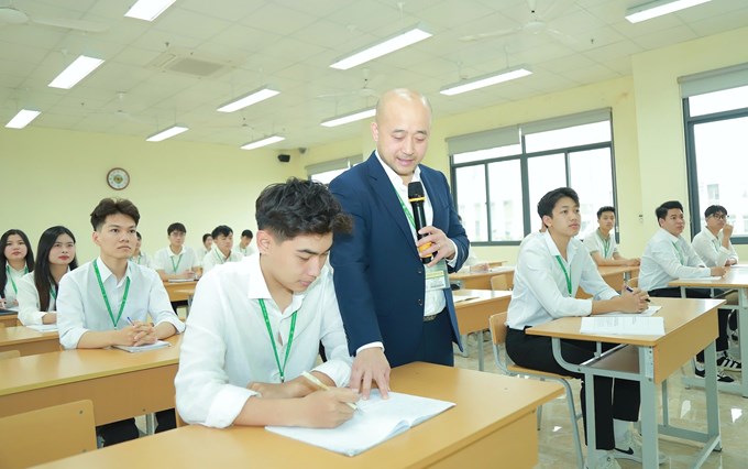 Học viên ngành Quản lý đất đai học tập tại giảng đường hiện đại