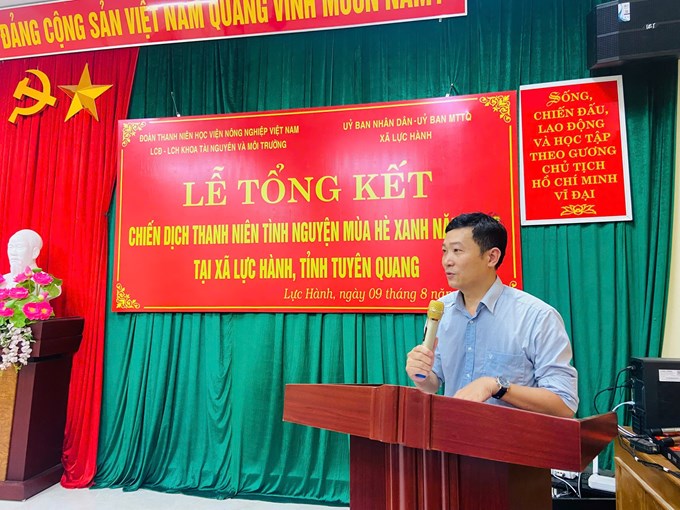 PGS.TS. Võ Hữu Công, Phó Trưởng khoa Tài nguyên và Môi trường phát biểu cảm ơn Lãnh đão và địa phương đã hỗ trợ hoạt động của sinh viên Khoa và Học viện
