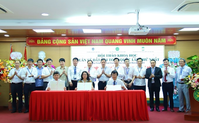 Thứ trưởng Bộ Nông nghiệp và Môi trường Lê Minh Ngân tại Hội thảo Quản lý đất đai toàn quốc lần thứ nhất do Khoa Tài nguyên và Môi trường chủ trì tổ chức ở Học viện (9/2023)
