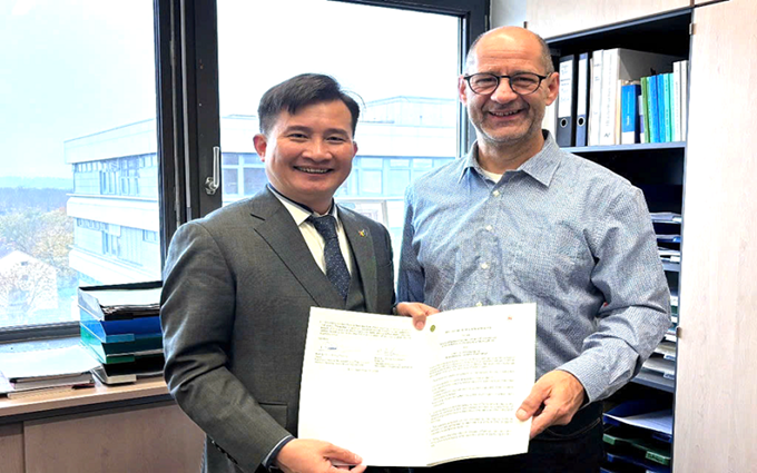 Khoa Tài nguyên và Môi trường và Viện Địa lý, Đại học Hildesheim (CHLB Đức) ký kết Biên bản ghi nhớ hợp tác (MOU), mở ra nhiều cơ hội nghiên cứu, đào tạo trong lĩnh vực quy hoạch đất đai và đô thị (tháng 11/2024)