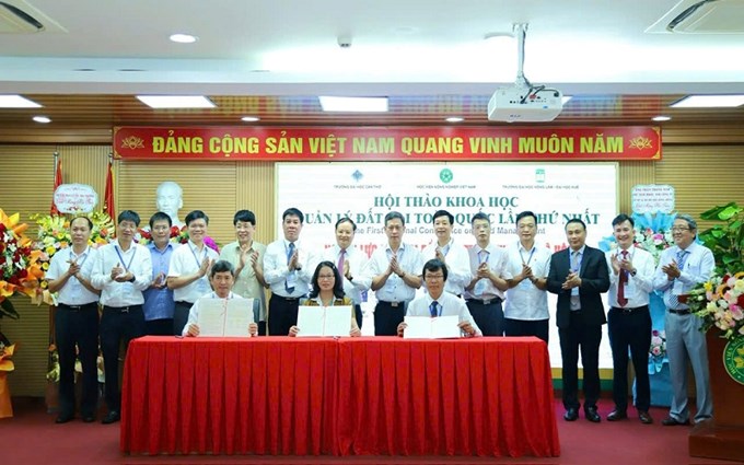 Thứ trưởng Bộ Nông nghiệp và Môi trường Lê Minh Ngân tại Hội thảo Quản lý đất đai toàn quốc lần thứ nhất do Khoa Tài nguyên và Môi trường chủ trì tổ chức ở Học viện (9/2023)