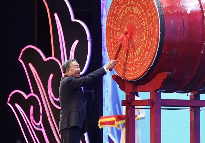 Tổng Bí thư Tô Lâm đánh trống khai giảng năm học mới 2025-2026