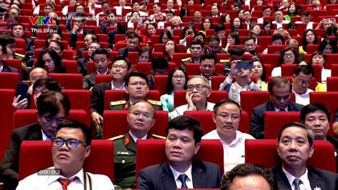 GS.TS. Nguyễn Thị Lan - Bí thư Đảng ủy, Giám đốc Học viện Nông nghiệp Việt Nam tham dự tại điểm cầu trực tiếp