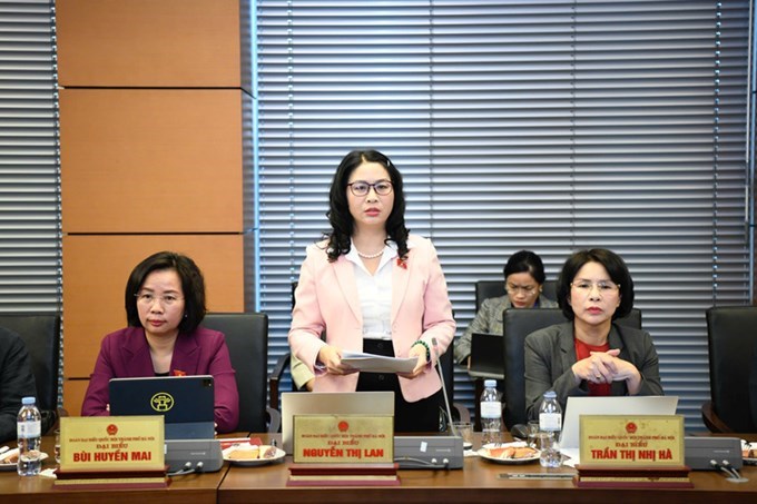 Đại biểu Quốc hội Nguyễn Thị Lan (Đoàn Hà Nội) góp ý cho Dự thảo Báo cáo chính trị Đại hội Đảng Khóa 14