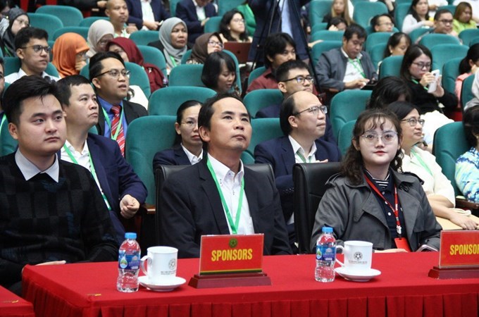 Các chuyên gia trong nước và quốc tế tham dự hội thảo.