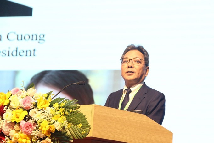 Chuyên gia quốc tế phát biểu.