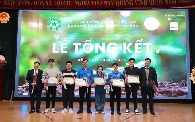 Vinh danh các tập thể xuất sắc năm học 2024-2025