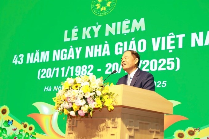 TS. Nguyễn Xuân Cường - Nguyên Uỷ viên BCH Trung ương Đảng, nguyên Bộ trưởng Bộ Nông nghiệp và PTNT, cố vấn cao cấp của Học viện, cựu sinh viên của Học viện phát biểu tại buổi Lễ