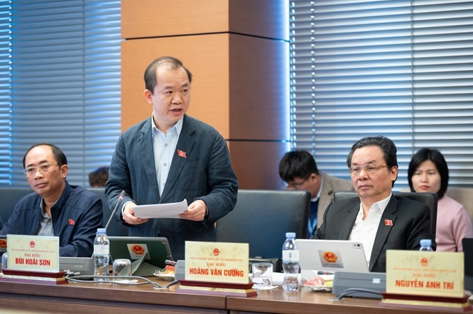 ĐBQH Bùi Hoài Sơn phát biểu thảo luận tại Tổ 1