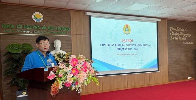  Đồng chí Nguyễn Công Ước - Chủ tịch Công đoàn Học viện phát biểu tại Đại hội