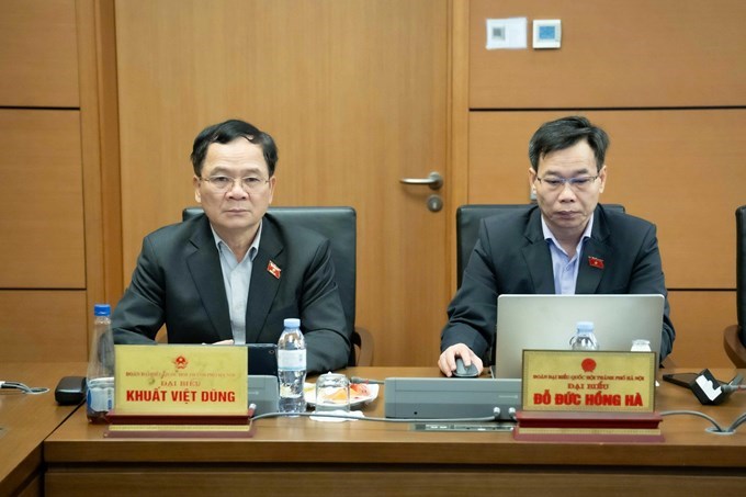 Các đại biểu tham gia phiên họp