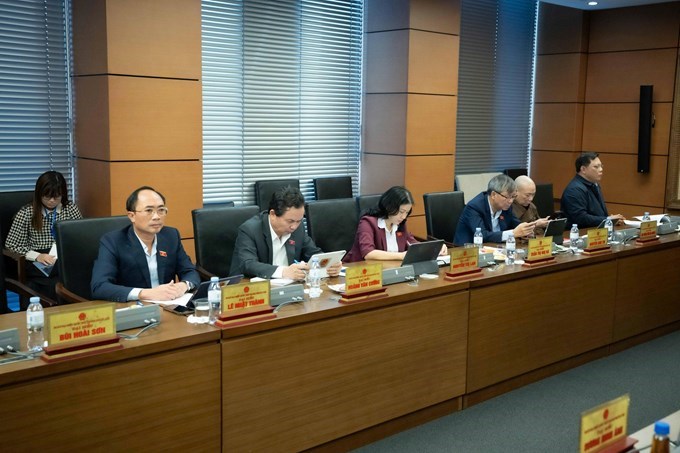 Các đại biểu tham gia phiên họp