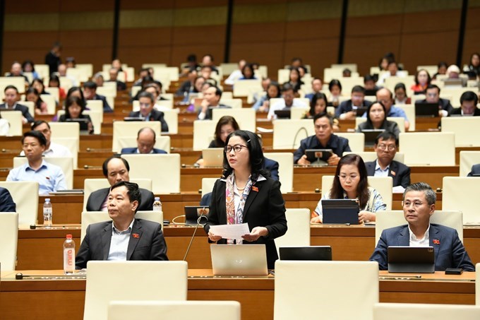 Đại biểu Quốc hội Nguyễn Thị Lan phát biểu tại cuộc họp toàn thể của Quốc hội tại Hội trường Diên Hồng