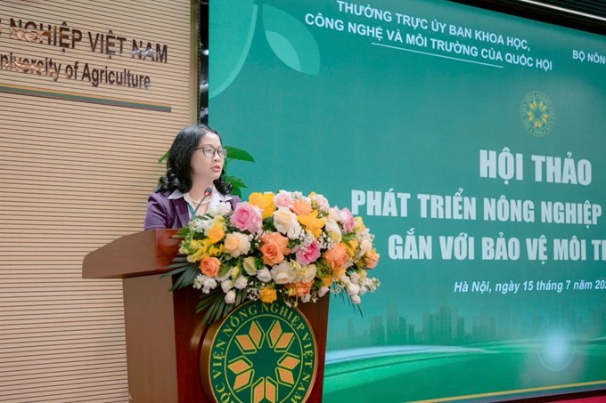 Đại biểu Quốc hội Nguyễn Thị Lan phát biểu tại Hội thảo “Phát triển nông nghiệp bền vững gắn liền với bảo vệ môi trường” do Thường trực Ủy ban Khoa học, Công nghệ và Môi trường của Quốc hội phối hợp với Bộ Nông nghiệp và Môi trường tổ chức
