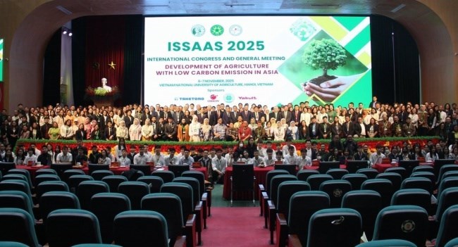 Trong khuôn khổ Lễ khai mạc Hội nghị Quốc tế và Đại hội thường niên ISSAAS 2025, tại Học viện Nông nghiệp Việt Nam, Hiệp hội Khoa học Nông nghiệp Đông Nam Á (ISSAAS) đã trao Giải thưởng ISSAAS Matsuda 2025 cho Giáo sư Trần Đức Viên