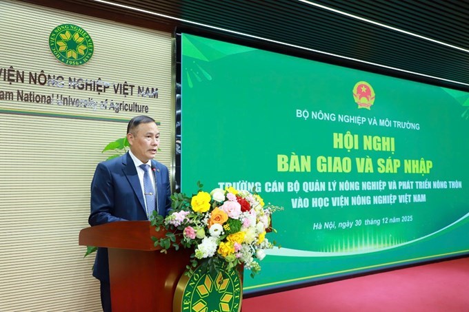 TS. Nguyễn Quốc Oánh - Bí thư Đảng ủy, Hiệu trưởng Trường Cán bộ quản lý nông nghiệp và Phát triển nông thôn phát biểu tại Hội nghị