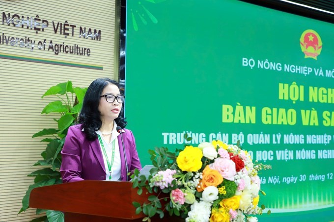 GS.TS. Nguyễn Thị Lan - Bí thư Đảng ủy, Giám đốc Học viện phát biểu tại Hội nghị