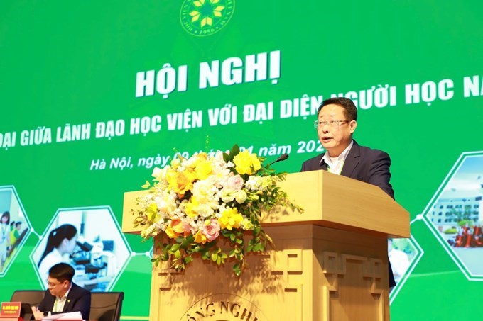 TS. Giang Trung Khoa - Trưởng Ban CTCT&CTSV trả lời các câu hỏi liên quan đến chế độ, chính sách, học bổng của sinh viên