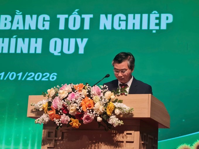 PGS.TS.Nguyễn Công Tiệp, Phó Giám đốc Học viện Nông nghiệp Việt Nam phát biểu tại lễ bế giảng và trao bằng tốt nghiệp.