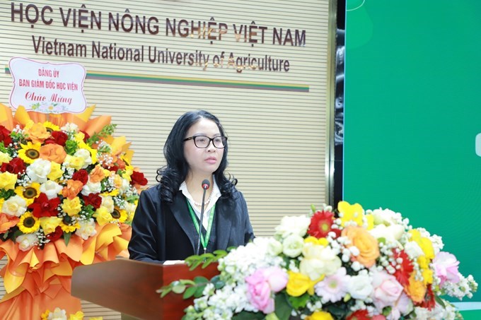 GS.TS.NGƯT. Nguyễn Thị Lan- Đại biểu Quốc hội,Bí thư Đảng ủy, Giám đốc Học việnphát biểu tại Hội nghị